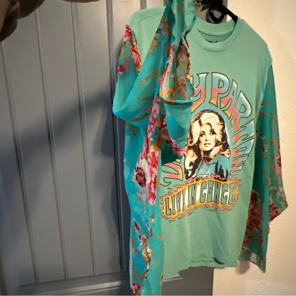 Upscale Dolly Parton T-Shirt Kimono-one size fits most - Picture 5 of 8